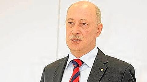 Arbeitet an der  "schwarzen Null".