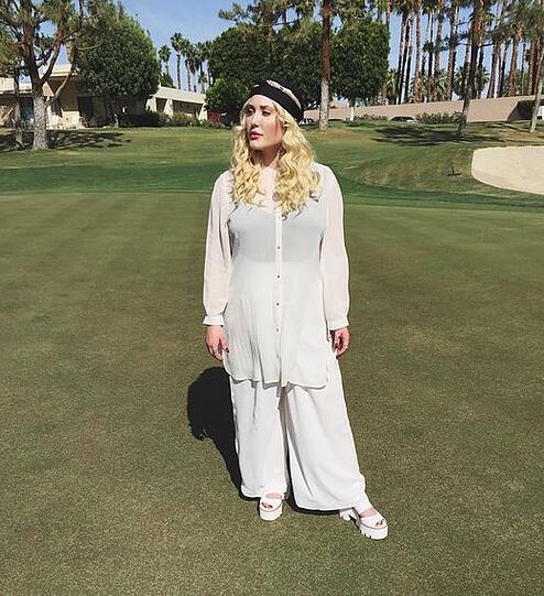 Hasselhoff-Tochter und Plus-Size-Model Hayley in Weiss