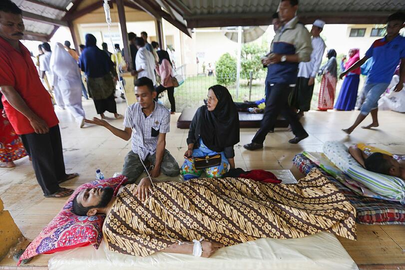 Mehr als 90 Tote nach schwerem Erdbeben in Indonesien