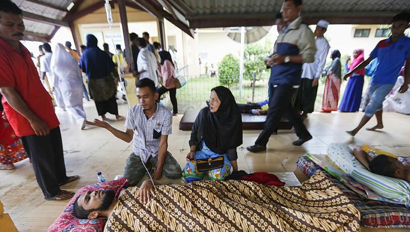 Mehr als 90 Tote nach schwerem Erdbeben in Indonesien Mehr als 90 Tote nach schwerem Erdbeben in Indonesien