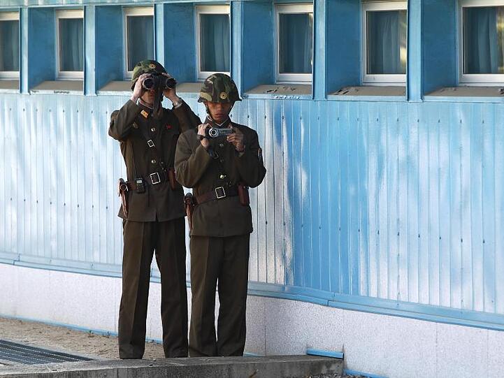 Geteiltes Land: Nordkoreanische Soldaten an der Demarkationslinie bei Panmunjom.