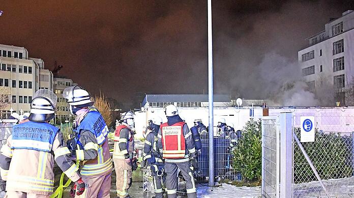 Bilder vom nächtlichen Feuerwehreinsatz in Aschheim.