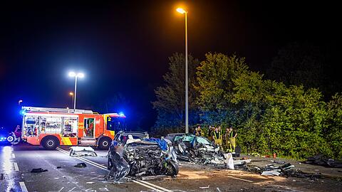 Zwei verunfallte Autos in Hannover.