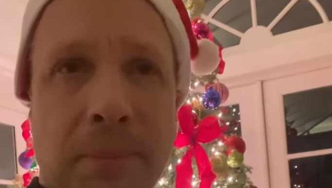 Oliver Pocher kann seine Tränen an Weihnachten nicht zurückhalten. Oliver Pocher kann seine Tränen an Weihnachten nicht zurückhalten.