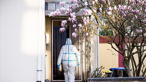 An dem Einfamilienhaus in Barsinghausen l&auml;uft die Spurensicherung.