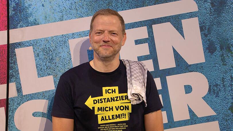 Furchtlos: Zum dritten tritt Comedian Mario Barth im Alleingang gegen Steffen Henssler an. Juror Alexander Herrmann zeigt Respekt: "Was muss der Mario Barth für Eier haben!" Furchtlos: Zum dritten tritt Comedian Mario Barth im Alleingang gegen Steffen Henssler an. Juror Alexander Herrmann zeigt Respekt: "Was muss der Mario Barth für Eier haben!"
