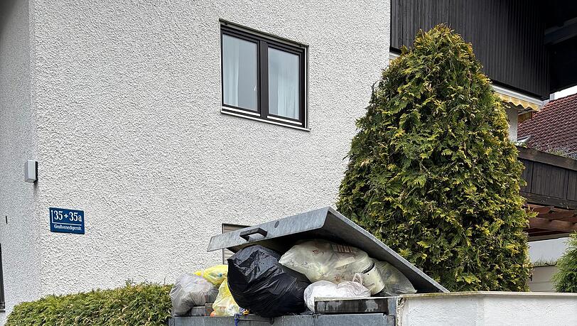 Nach drei Wochen ohne Leerung wird der Platz in den Containern knapp.