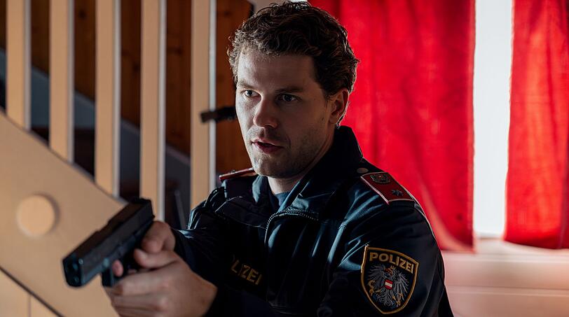 "Der erste Schuss" mit Folgen wird den Polizisten Tobi (Noah L. Perktold) wohl niemals loslassen. "Der erste Schuss" mit Folgen wird den Polizisten Tobi (Noah L. Perktold) wohl niemals loslassen.