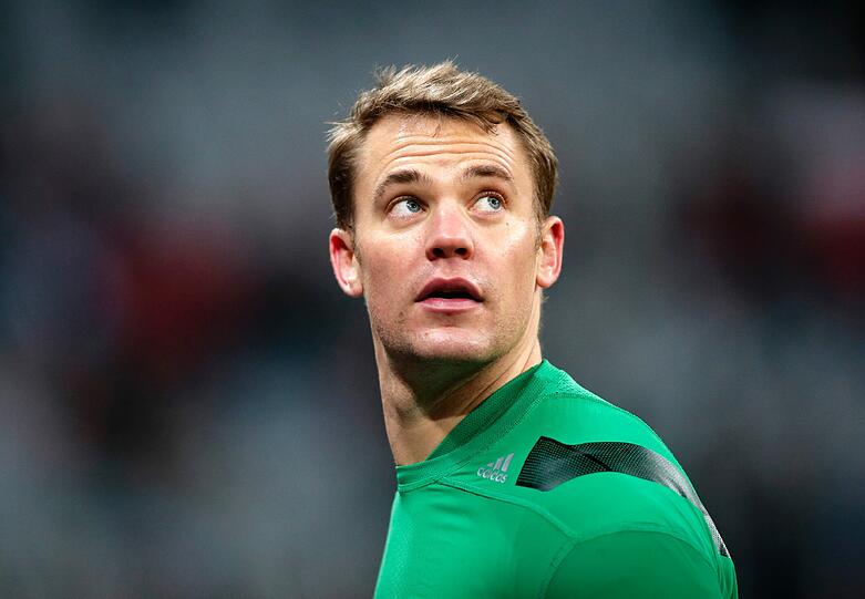 MANUEL NEUER NOTE 3: Wenig gefordert in Halbzeit eins. Und dann plötzlich in einer Schießbude, hat wohl selten (schon gar nicht als Bayern-Torhüter) einmal drei Treffer in 15 Minuten kassiert. Dabei war er stets machtlos. Neuer lenkte zwischenzeitlich noch Korbs Schuss mit Bravour an die Latte (64.).