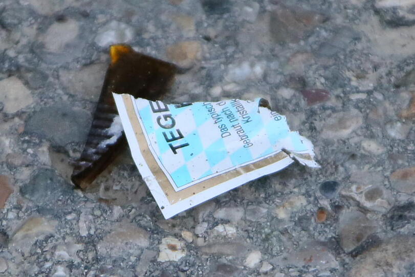 Tragisches Ende einer Partynacht: Ein Mann schlief auf der Straße ein und wurde überfahren. Bilder vom Unfallort.