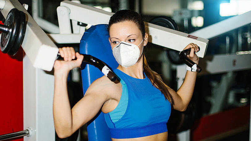 Mit Maske zurück ins Fitnessstudio Mit Maske zurück ins Fitnessstudio