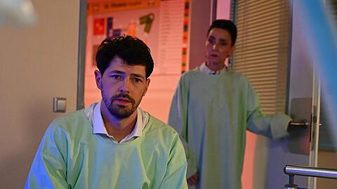 "Alles was z&auml;hlt": Simone (h.) ist geschockt &uuml;ber Jans Versprechen.