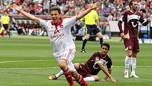 Arme ausgebreitet und ab in die Kurve mit den Club-Fans: Julian Wießmeier zelebrierte nach seinem ersten Bundesliga-Tor den perfekten Jubler. . . Arme ausgebreitet und ab in die Kurve mit den Club-Fans: Julian Wießmeier zelebrierte nach seinem ersten Bundesliga-Tor den perfekten Jubler. . .
