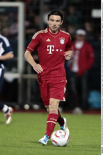 Danijel Pranjic:
Eine Art Abschiedsspiel für den Kroaten, er verlässt die Bayern im Sommer.  Fragt sich nur, wer ihn vermisst. Brav, bieder, zu verhalten. Note 4.