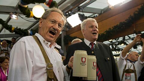Was war mit Seehofer los? Im Interview mit dem BR antwortet er auf vier Fragen nur mit einem knappen "Ja."