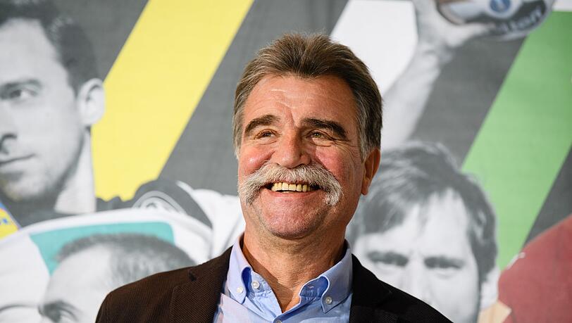 Heiner Brand. Heiner Brand.