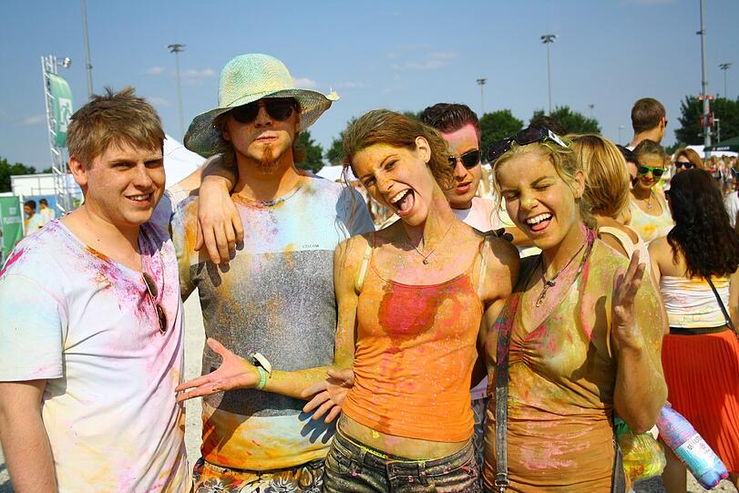 Bunter geht nicht: Das Holi One Color Festival in Riem. Die Bilder.