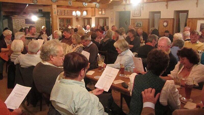 Bis zum letzten Platz war das Carlhäusl beim Wirtshaussingen besetzt.