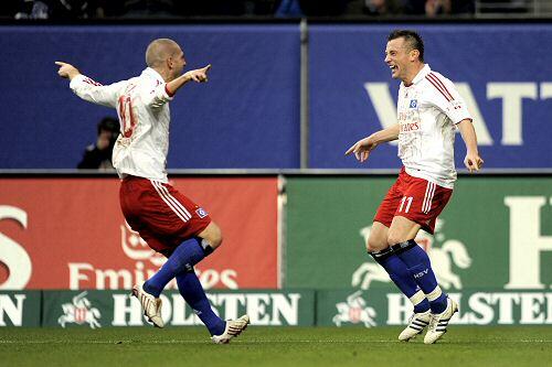Petric (l.) und Olic schossen den HSV zum Sieg gegen Dortmund