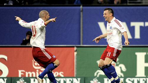 Petric (l.) und Olic schossen den HSV zum Sieg gegen Dortmund Petric (l.) und Olic schossen den HSV zum Sieg gegen Dortmund