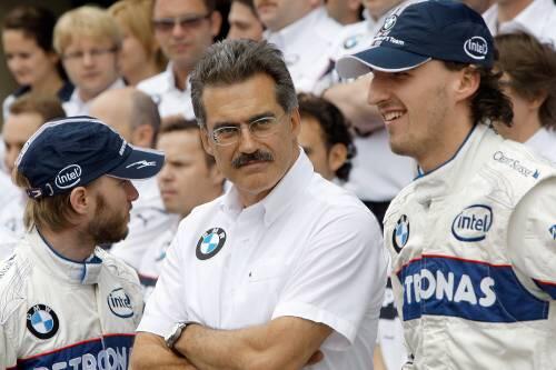 Sorgenvoller Blick in die Zukunft: Motorsportdirektor Mario Theissen mit seinen Fahrern Nick Heidfeld (links) und Robert Kubica.