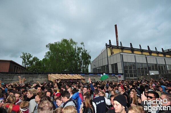 Ausnahmezustand auf dem Münchner Kesselhaus-Areal. Beim "Rave Autonomica" kommen alle Elektro-Freunde voll auf ihre Kosten. Mehr Bilder gibt's unter: www.nachtagenten.de