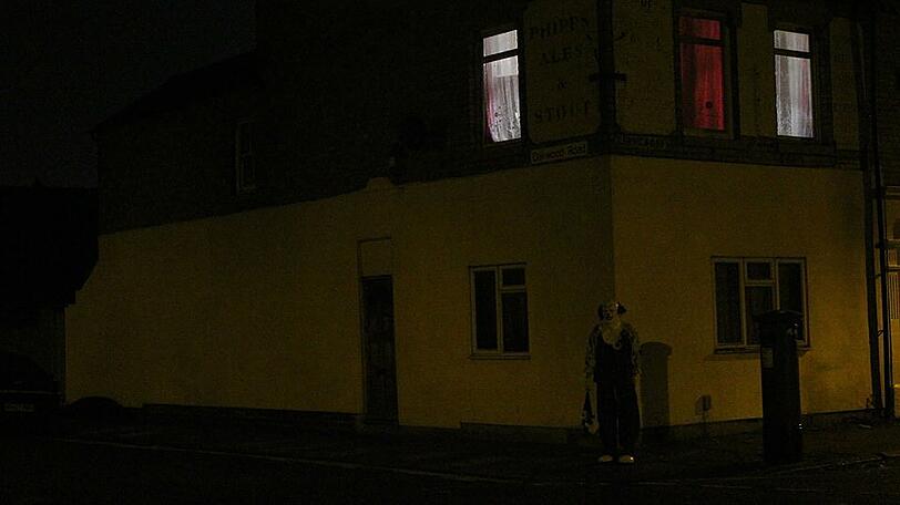 Einige der Passanten machten Fotos, die der Clown auf seiner eigenen Facebook-Seite veröffentlicht.