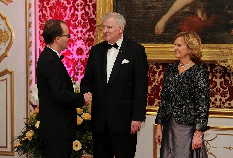 Horst Seehofer und seine Frau Karin begrüßen den Vorsitzenden der bayerischen SPD-Landtagsfraktion, Markus Rinderspacher (SPD).