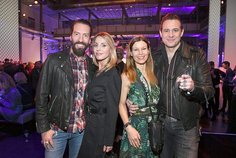 Alec Völkel mit Johanna und Sascha Vollmer mit Freundin Jenny