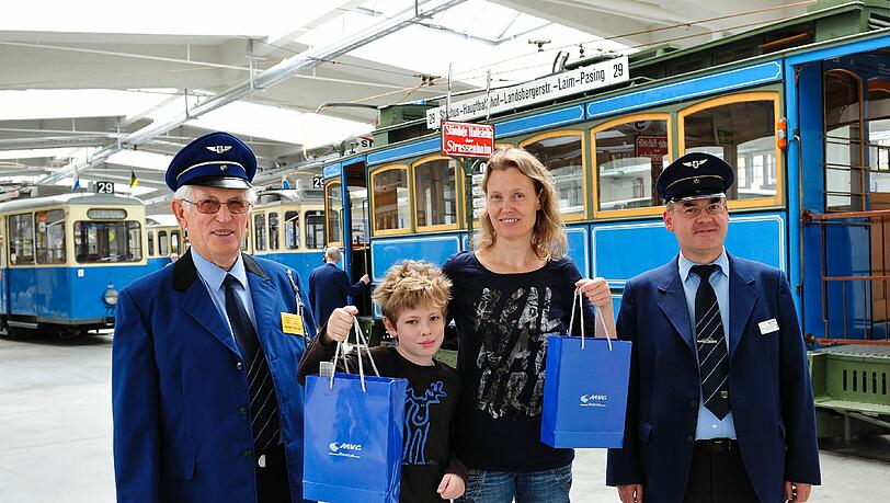 Er war der 100.000 Besucher: Maximilian (9) und seine Mama Carola im MVG Museum. Er war der 100.000 Besucher: Maximilian (9) und seine Mama Carola im MVG Museum.