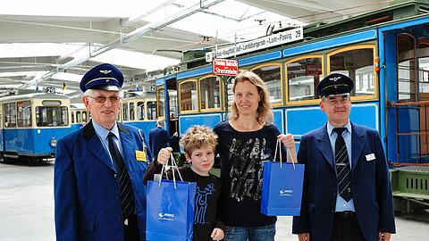 Er war der 100.000 Besucher: Maximilian (9) und seine Mama Carola im MVG Museum.