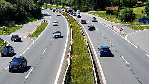 Der betroffene Abschnitt der A8 ist nur vierspurig und meist ohne Seitenstreifen.