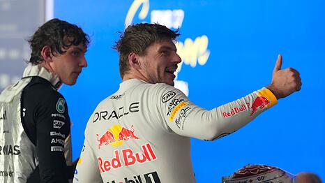 Max Verstappen war schon viermal Champion, Kimi Antonelli (l) d&uuml;rfte es bald erstmals werden.