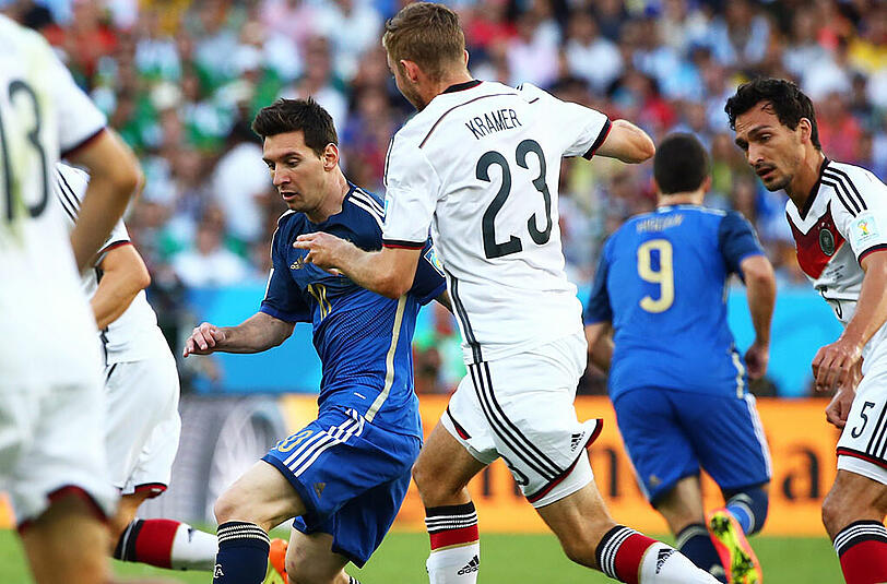 Christoph Kramer: Weltmeister! Note 1. Was für ein unglücklicher Einsatz! Plötzlich in der Startelf für den lädierten Khedira. Dann nach hartem Zweikampf benommen raus.
