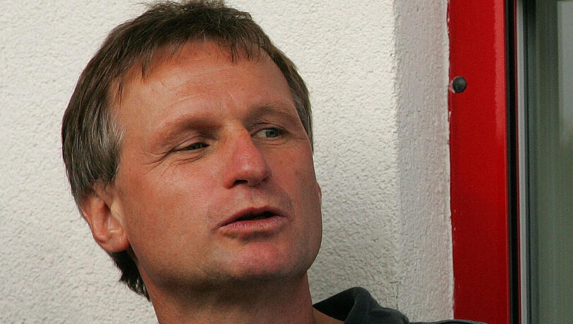 Michael Reschke wechselte von Bayer Leverkusen zum FC Bayern und ist dort Technischer Direktor Michael Reschke wechselte von Bayer Leverkusen zum FC Bayern und ist dort Technischer Direktor