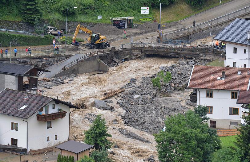 Wegen des Unwetters gingen im österreichischen Sellraintal Dutzende Muren ab und Bäche verwandelten sich in reißende Flüsse.