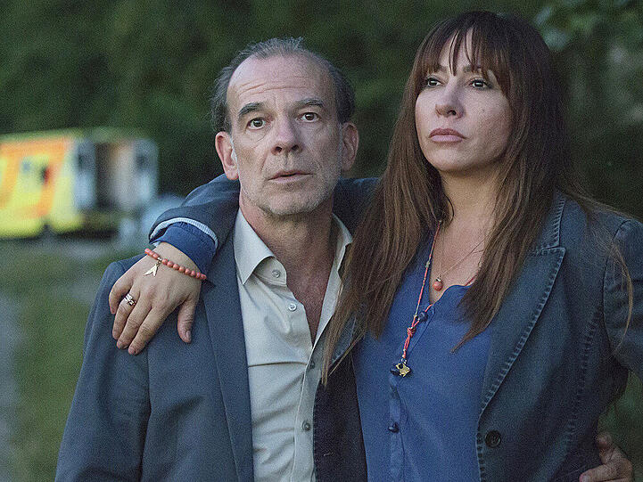 Die Hauptkommissare Eva Saalfeld (Simone Thomalla) und Andreas Keppler (Martin Wuttke) sind geschockt vom kaltblütigen Vorgehen des Mörders