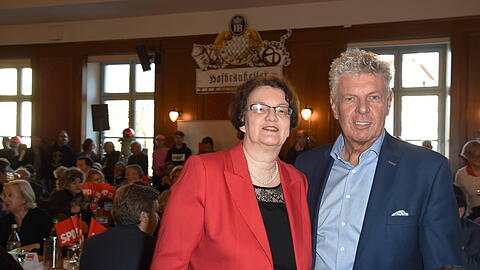 Christine Strobl mit Münchens Oberbürgermeister Dieter Reiter beim Dreikönigstreffen der SPD im Dezember 2019 im Hofbräukeller. (Archivbild)