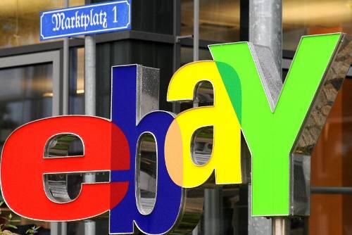 eBay-Schriftzug vor dem deutschen Hauptsitz des Auktionshauses in Kleinmachnow (Brandenburg).