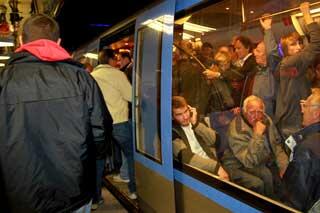 Gedränge in der U-Bahn - ein alltägliches Bild in München