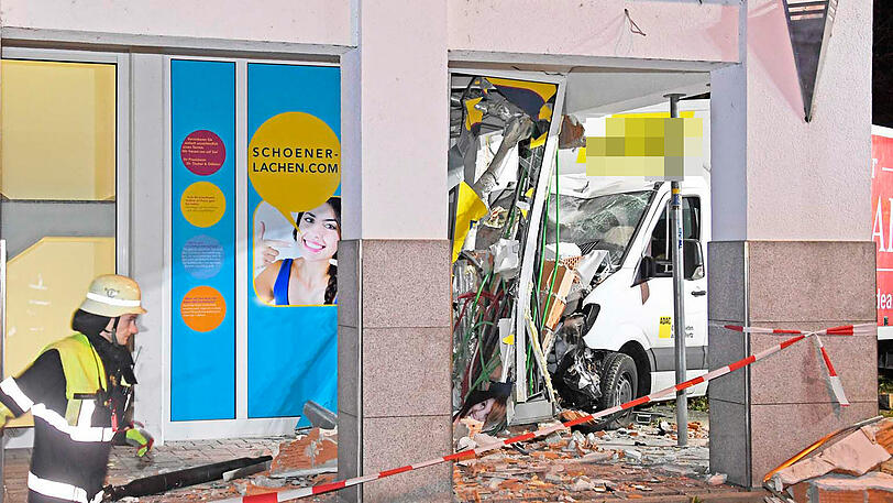 Der Lkw-Fahrer landete in der Praxis des Kieferorthopäden.