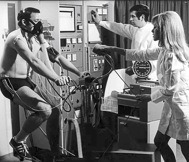 Die Sportler werden medizinisch betreut in einem eigenen Diagnostikzentrum im Olympiadorf - viele Geräte stammen von Siemens. Die Sportler werden medizinisch betreut in einem eigenen Diagnostikzentrum im Olympiadorf - viele Geräte stammen von Siemens.
