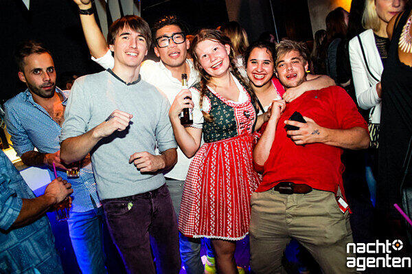 Apres-Wiesn-Party in der Nachtgalerie. Mehr Bilder unter: http://www.nachtagenten.de/event/26.09.2015/nachtgalerie/rumschmus-n.332483.html
