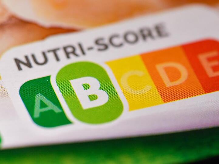 Der "Nutri-Score" ist eine farbliche Nährwertkennzeichnung auf Lebensmittelprodukten.