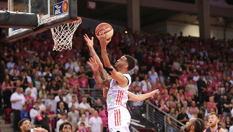 Die Bayern um Nick Weiler-Babb stehen im Finale der Basketball-Playoffs. Die Bayern um Nick Weiler-Babb stehen im Finale der Basketball-Playoffs.