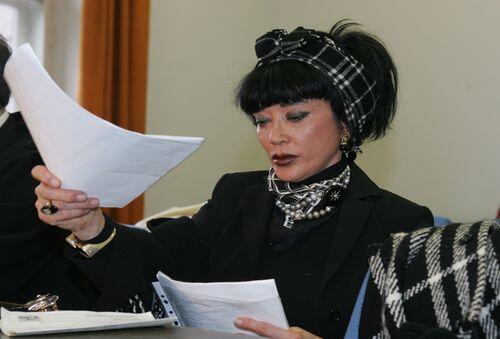 Fordert Geld von ihrer Nachfolgerin: Forouzandeh Gsell (63), erste Gattin des verstorbenen Nürnberger Schönheits-Chirurgen.