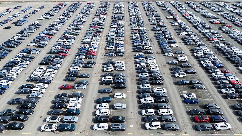 Der VW-Konzern liefert weltweit weniger Autos aus. (Archivbild)