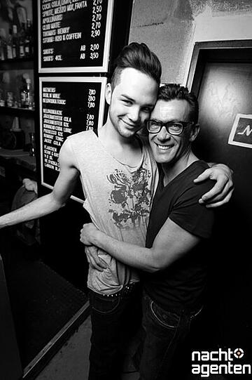 Für "Garry Klein - ooops ne schwule Party" fanden sich am Mittwoch Gays, Freunde und eine Drag-Queen im Münchner-Kindl-Gewand ein. Mehr Bilder unter: www.nachtagenten.de