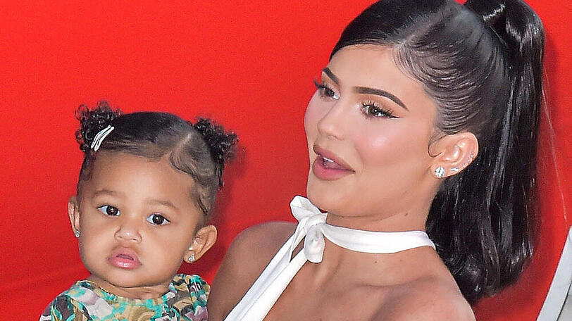 Klyie Jenner mit ihrer fast zweijährigen Tochter Stormi