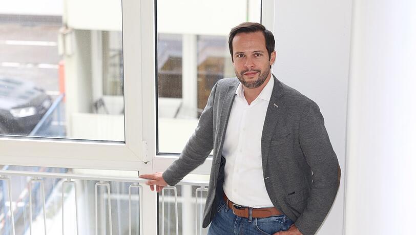 "Wir sollten die Stromkosten für alle senken", sagt FDP-Spitzenkandidat Martin Hagen im Gespräch mit der AZ.